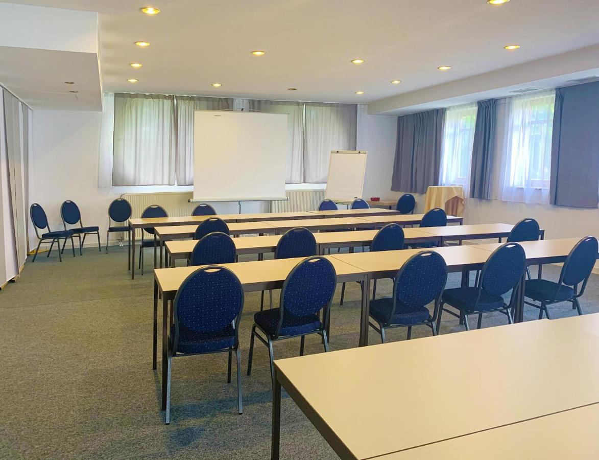 Parkhotel Кам Екстериор снимка